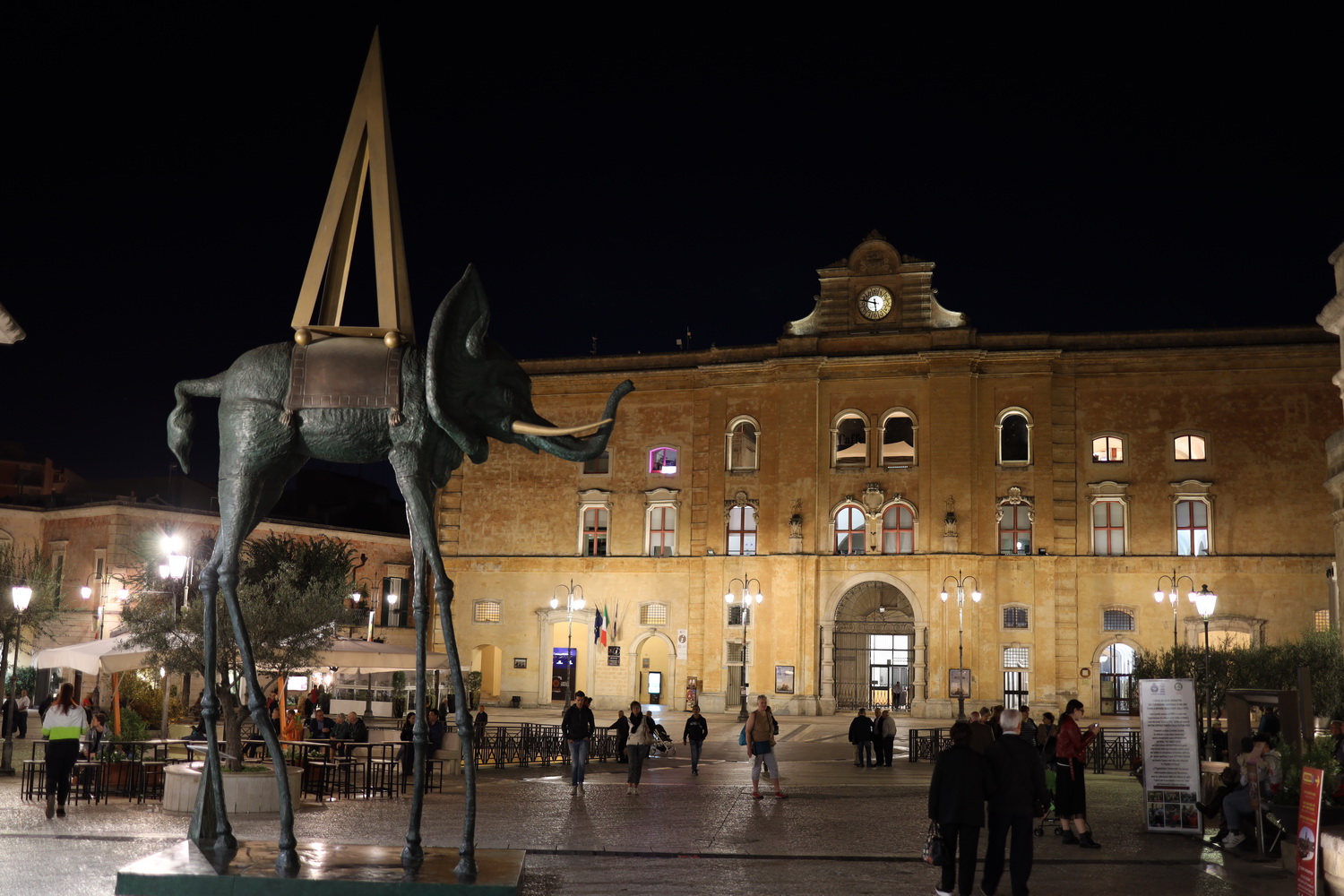Dali- Elefant am Piazza Vittorio