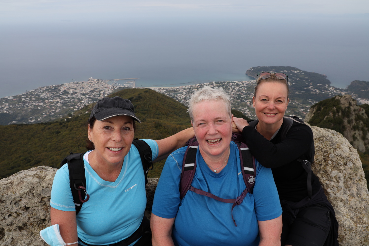 Sonja, Doro und Antje on the Top of Ischia