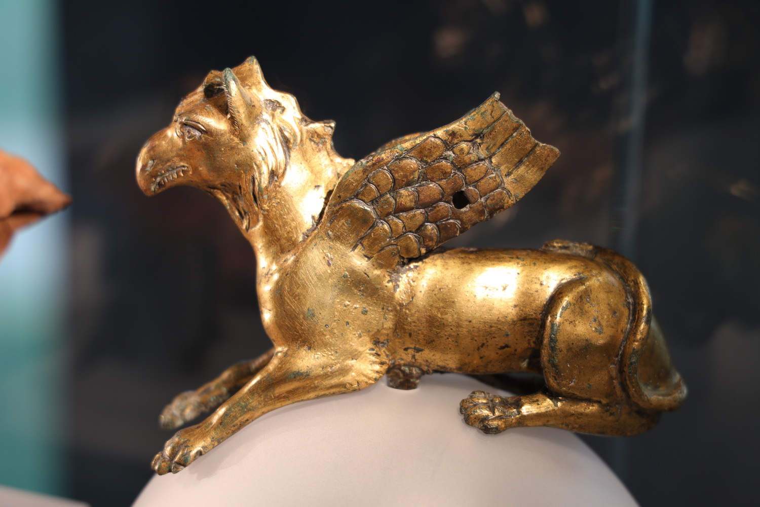 Löwengreif, Helmschmuck einer überlebensgroßen Statue 2.-3.Jh.n.Chr.
