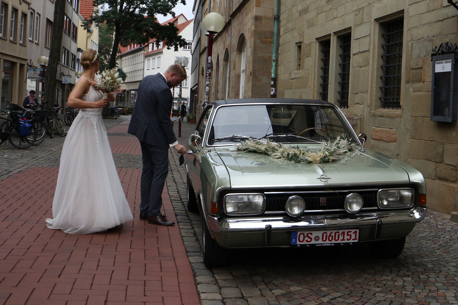 Historisches Hochzeitsmobil- Opel Commodore GS