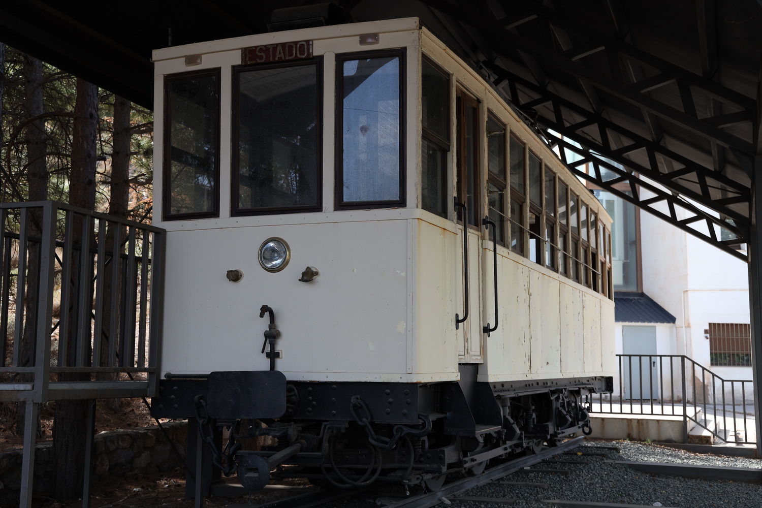 Triebwagen der "Ferrocarril Elétrico 