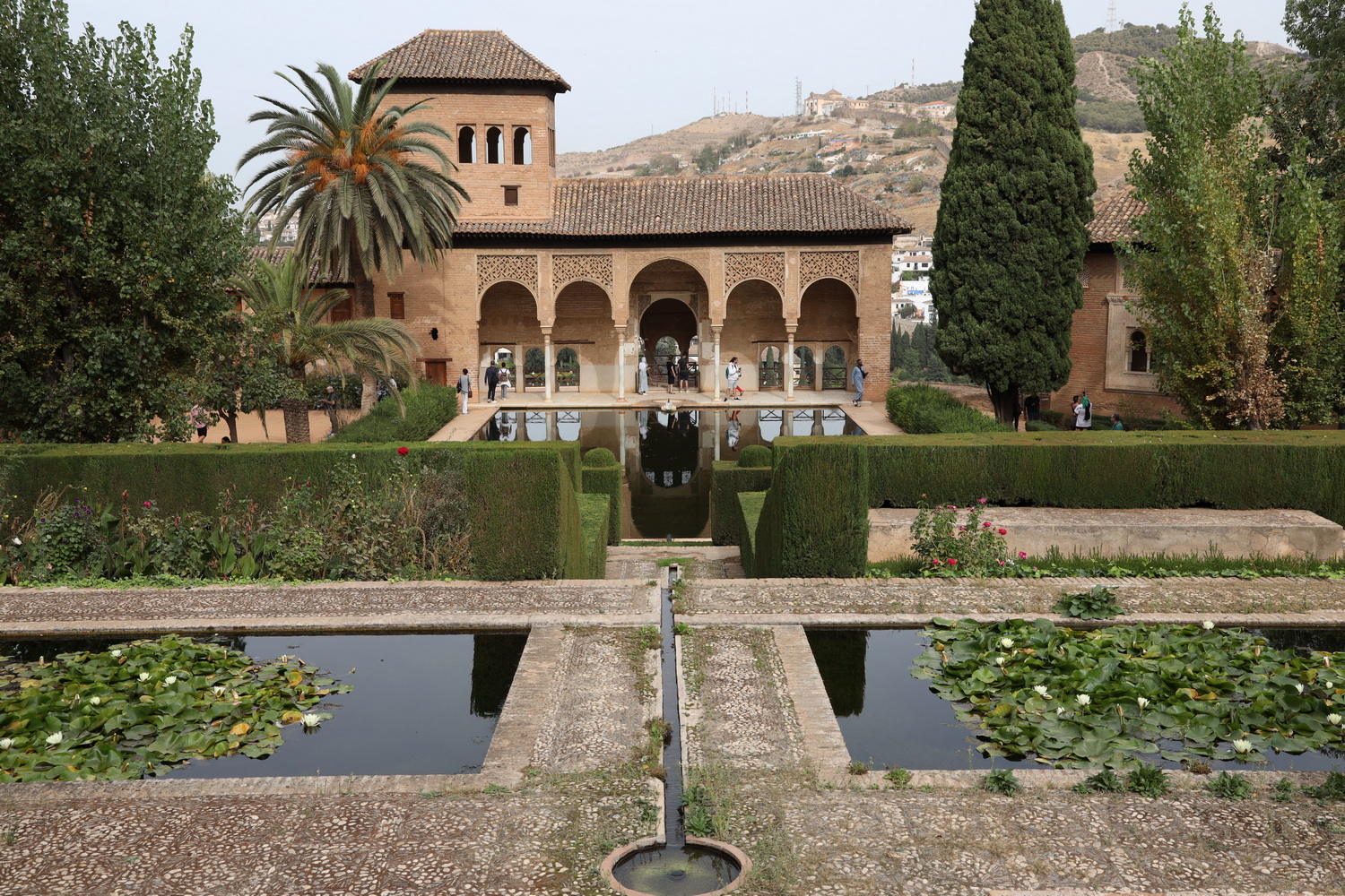Gartenanlagen mit Palacio de las Damas