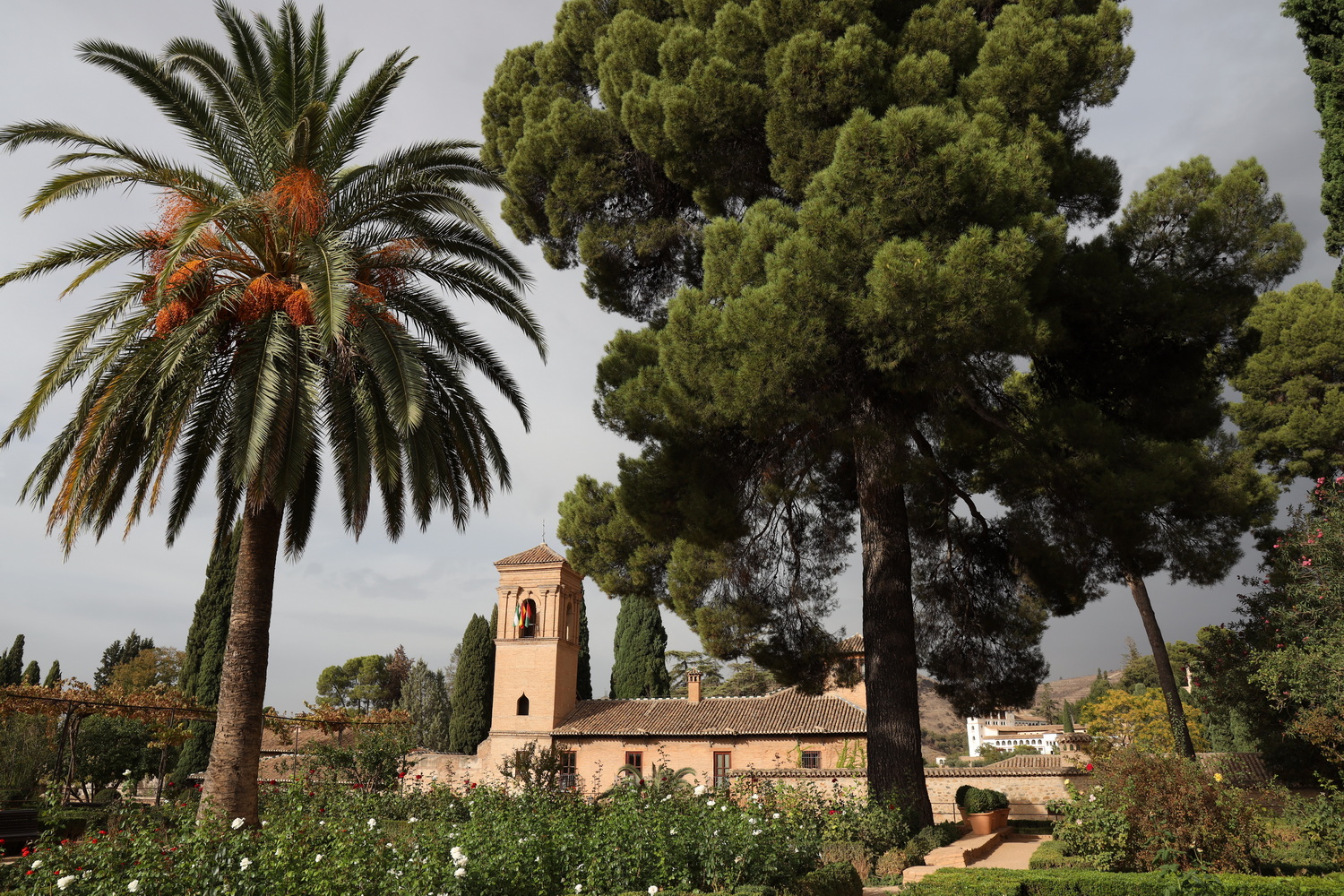 Gärten im Bereich der Medina mit dem Konvent des heiligen Franziskus