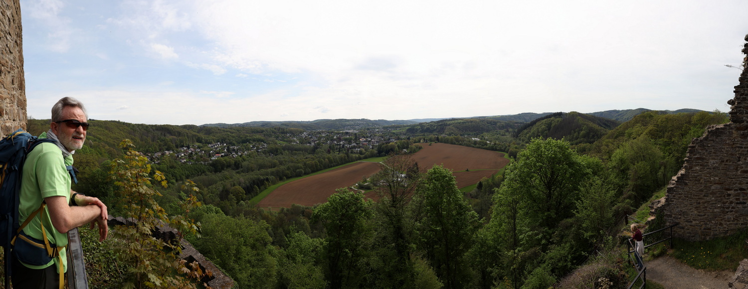 Ausblick vom "Castrum Novum in Windeke" auf die alte Siegschleife bei Schladern