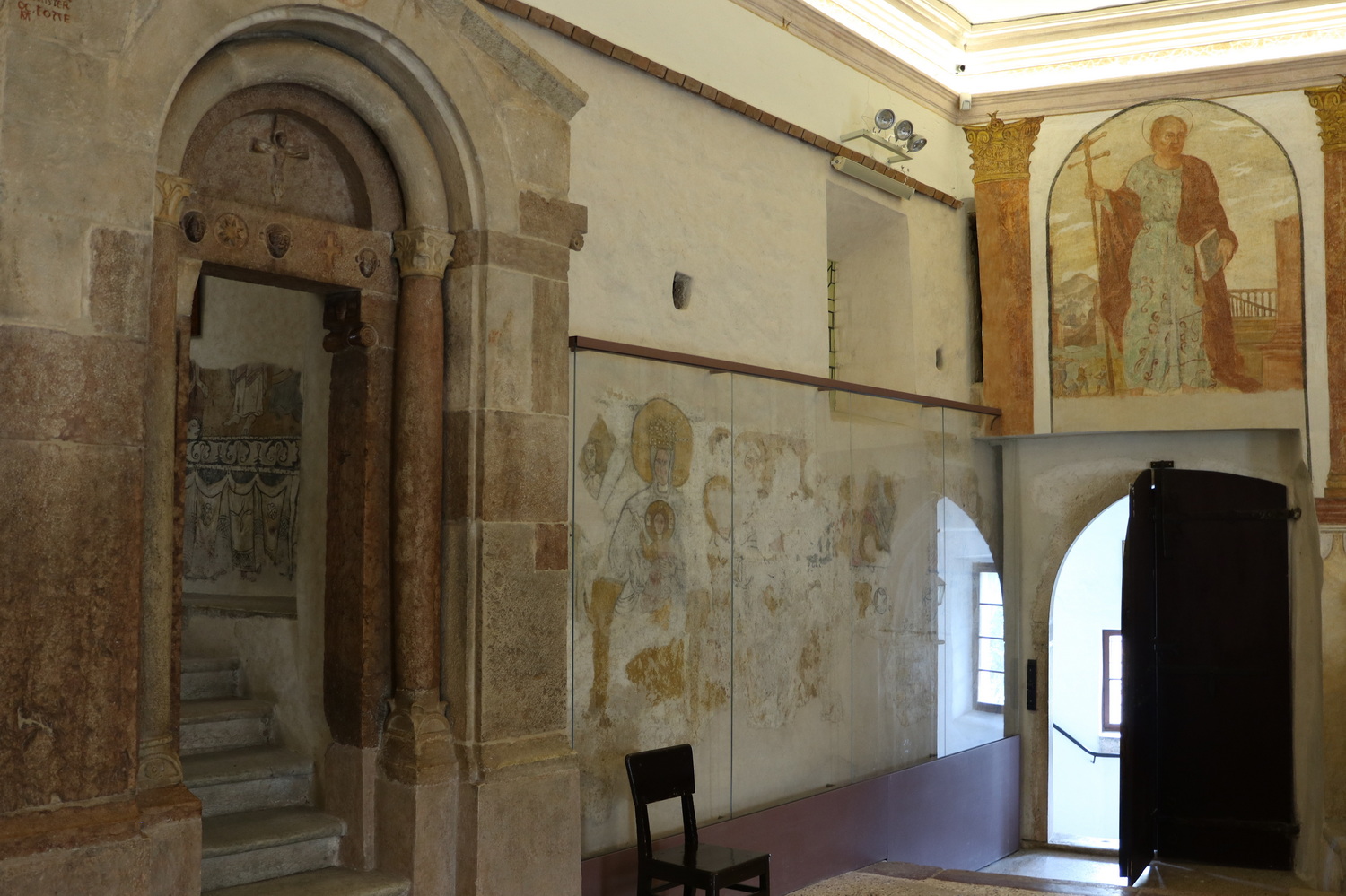 Portal der Aricarda mit Freskenzyklus