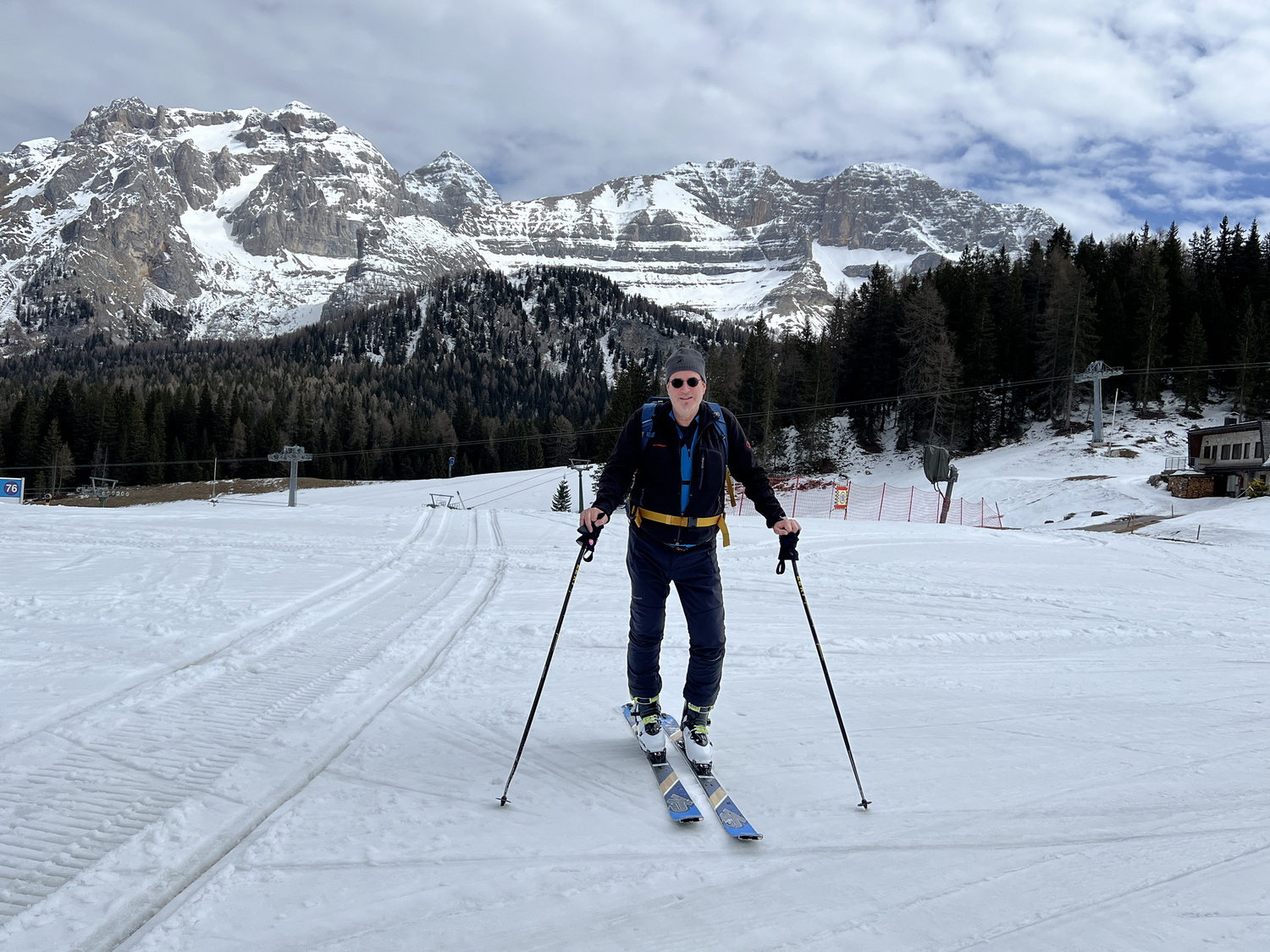 Skiwandern auf leerer Piste