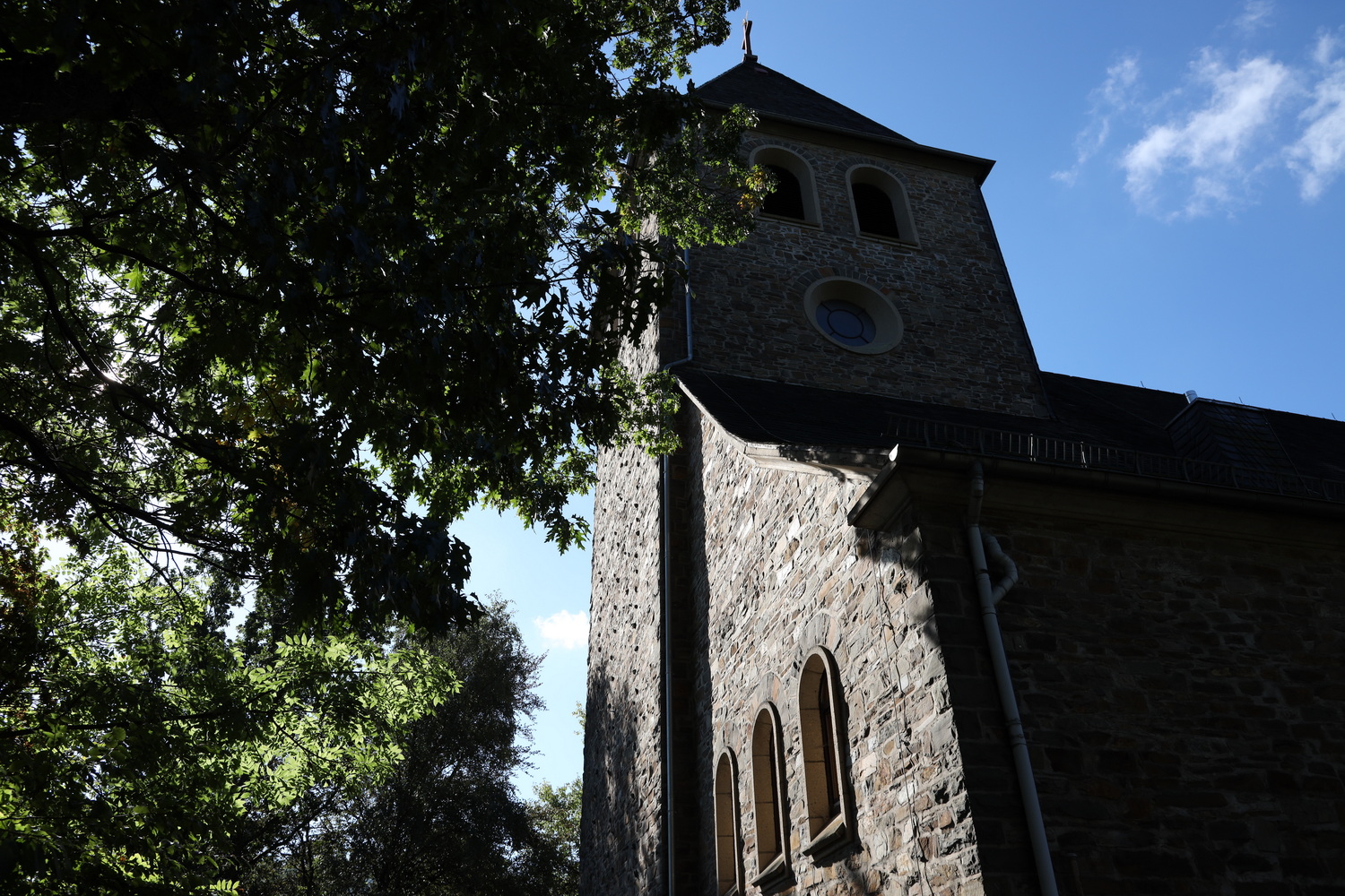 Kirchturm mit Kletterwand in Alsdorf