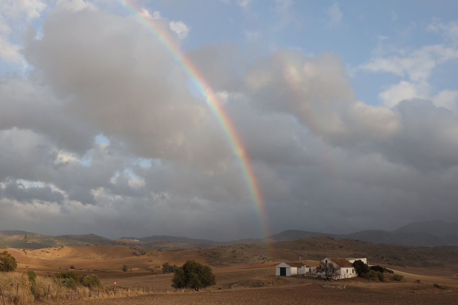 Hacienda mit Regenbogen