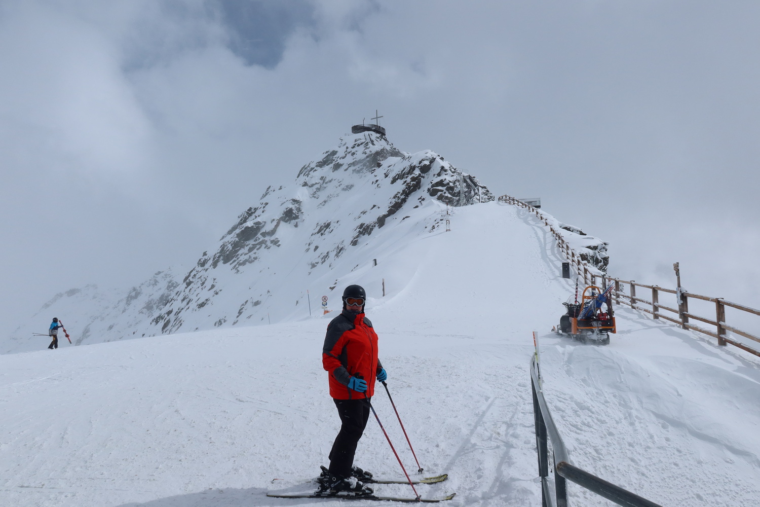 Doro mit Grawand- Gipfel (Ötzi-Peak)