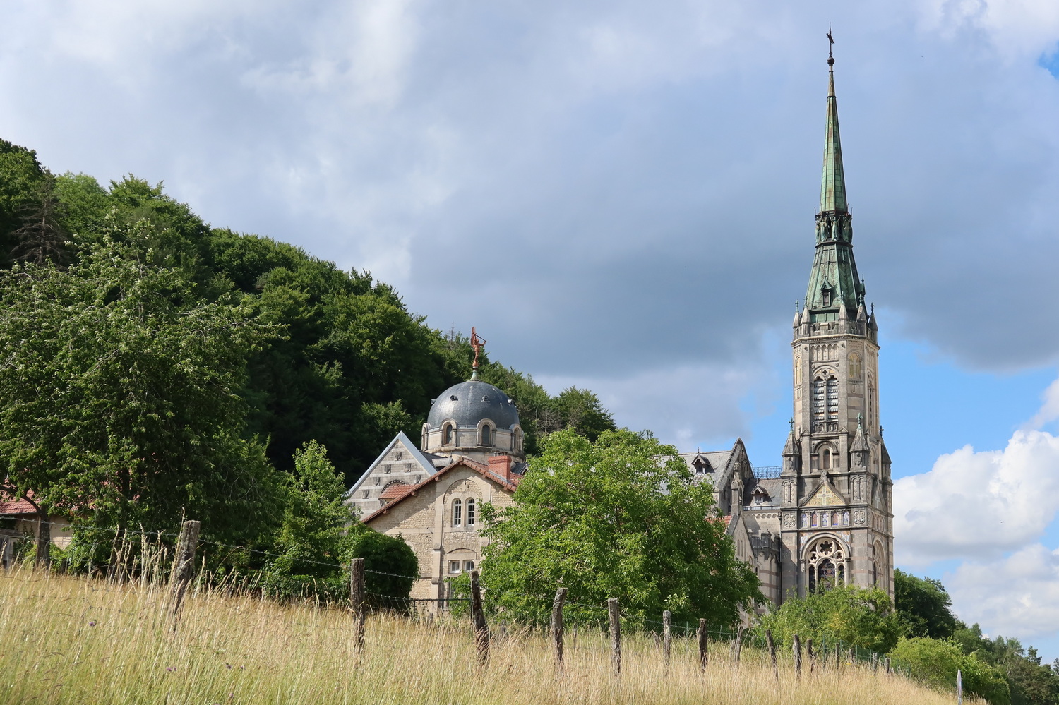 Basilique du Bois Chenu- Pilgerstätte der Jeanne d'Arc
