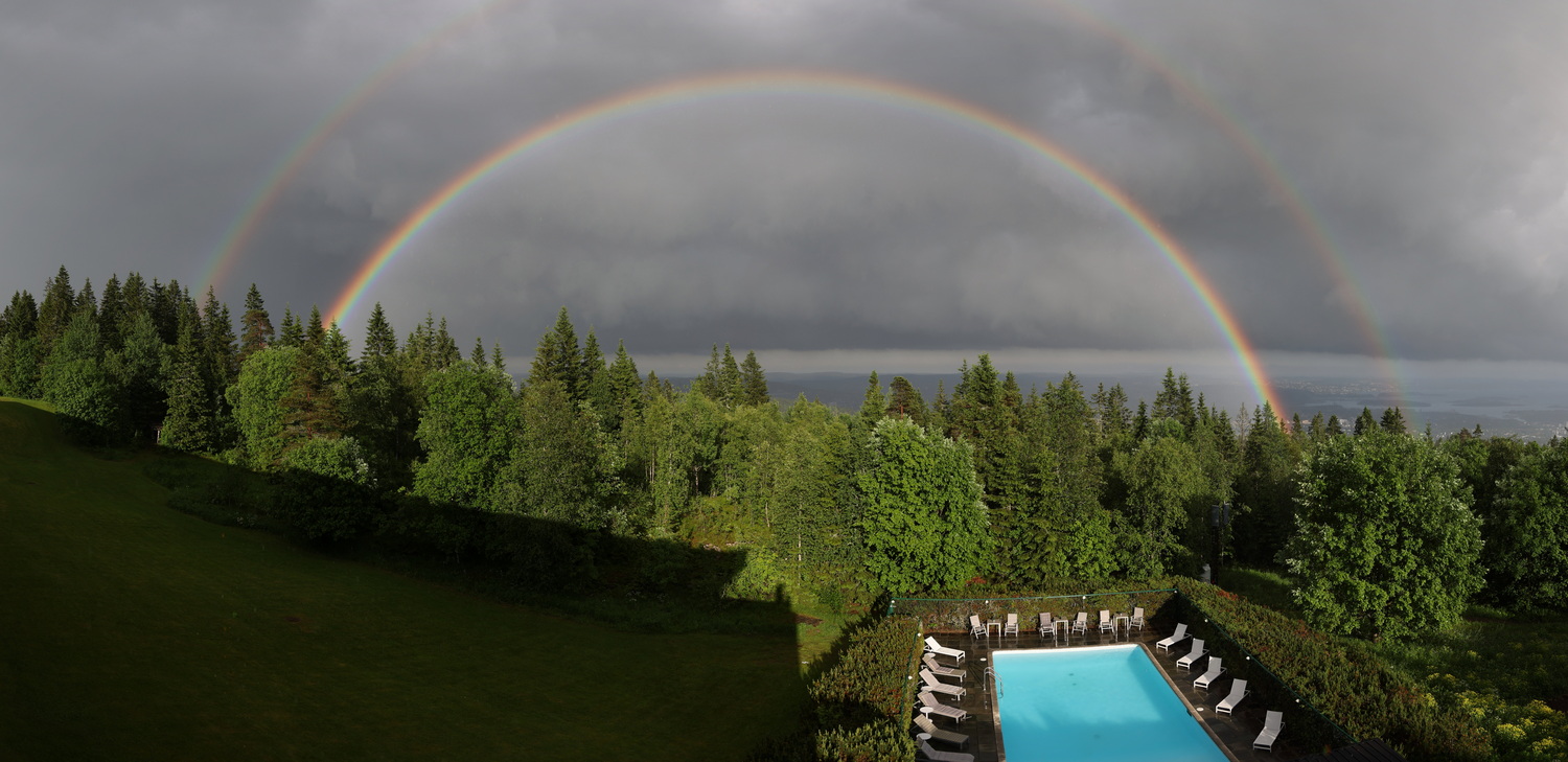 Regenbogen über Oslo